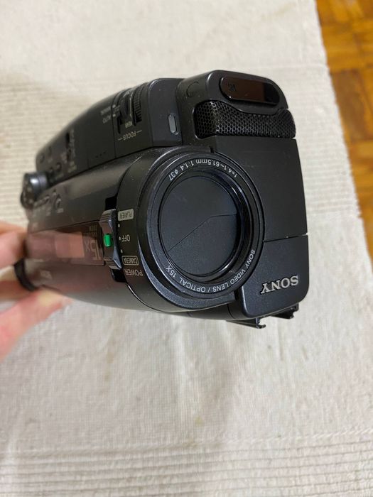 Видеокамера Sony Handycam CCD-TR501E Video8 (на запчасти / под восстановление)