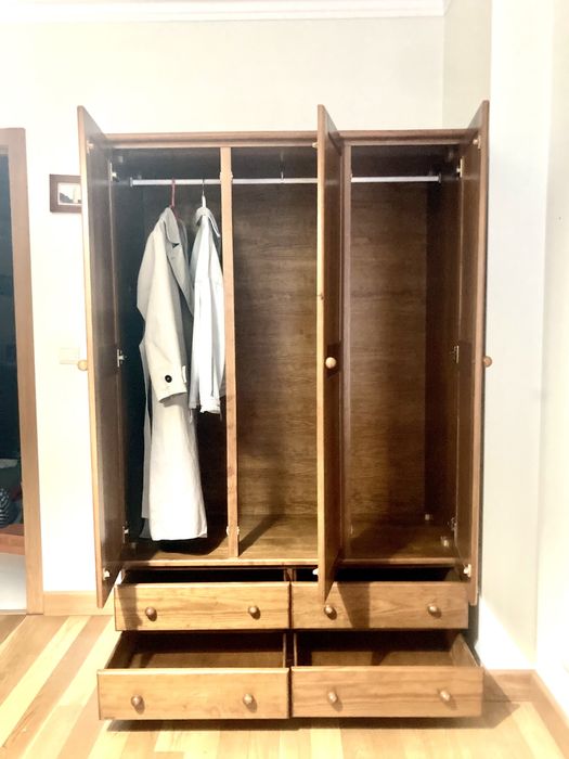 Roupeiro madeira maciça