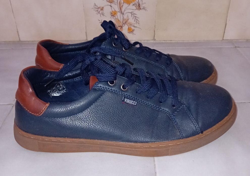 Sapatos e sapatilhas