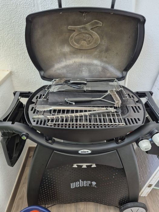 WEBER Grelhador a gás Q3000