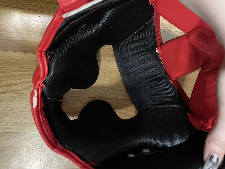 Боксерский шлем Everlast красный