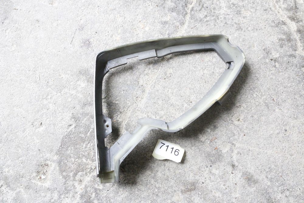 7116  Ramka lusterka prawa Honda Goldwing GL1500