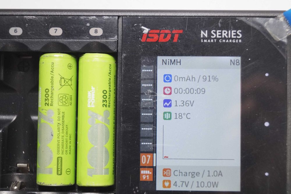 ISDT N8 inteligentna ładowarka szybkiego ładowania 8 akumulatorków AA