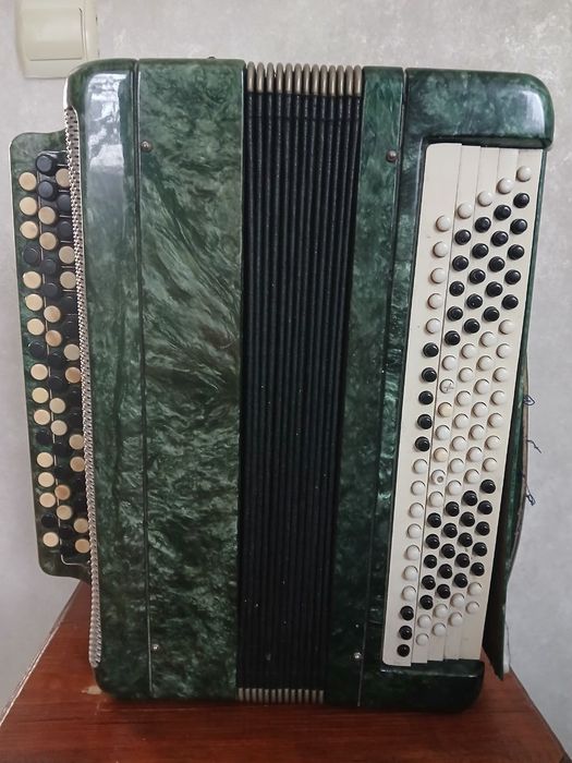 Баян "Мелодия". Б/у