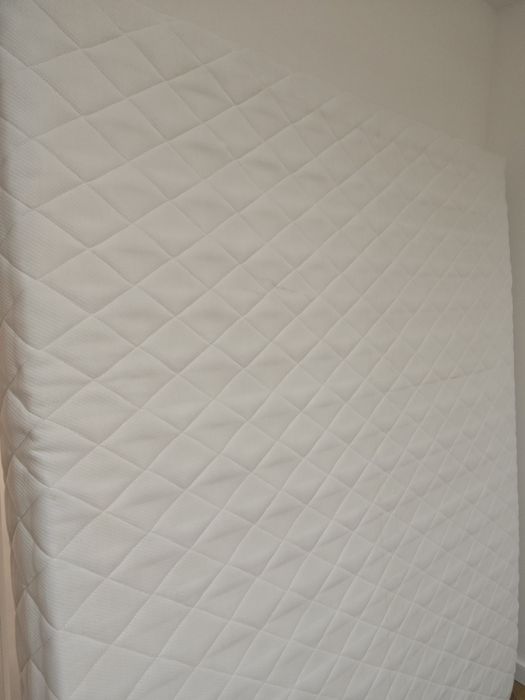 Łóżko z materacem  160