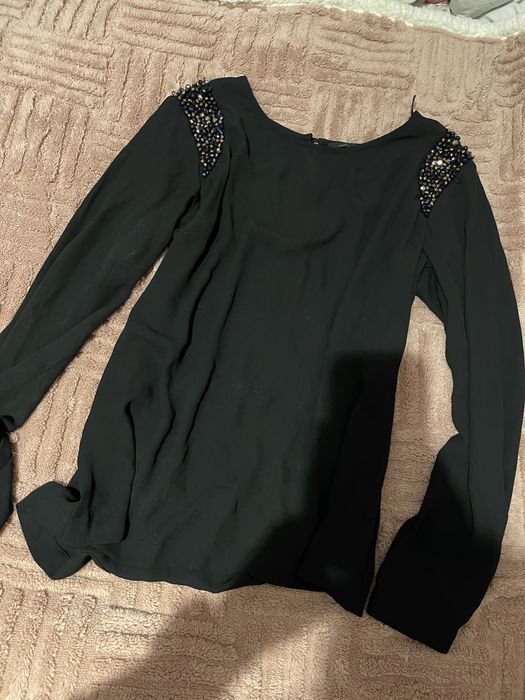 Czarna bluzka z ozdobami bling bling 40