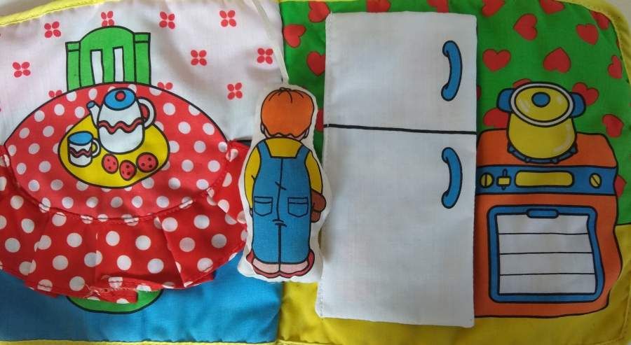 Livro em tecido sobre a Casa - com Bonecos Para Crianças