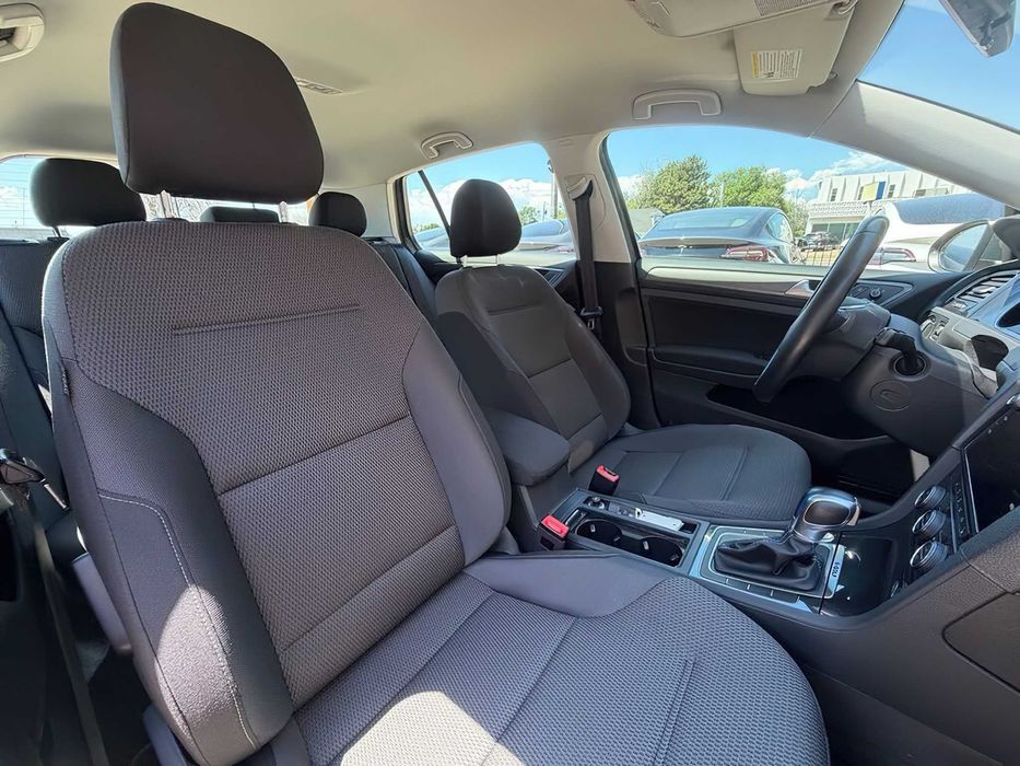 Volkswagen e-Golf SE      2019