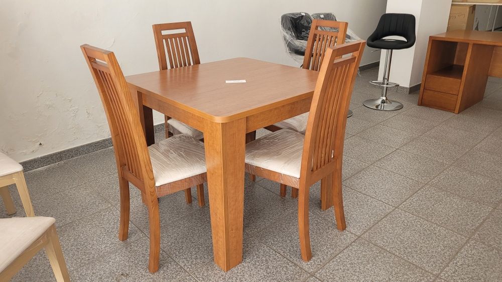 Mesa c/ 4 cadeiras - ARTIGOS NOVOS