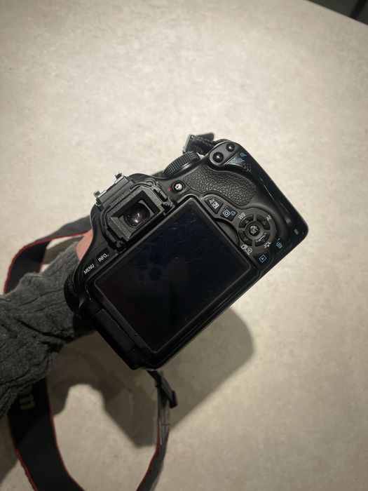 Canon EOS 600D + об’єктив 18–55 мм IS