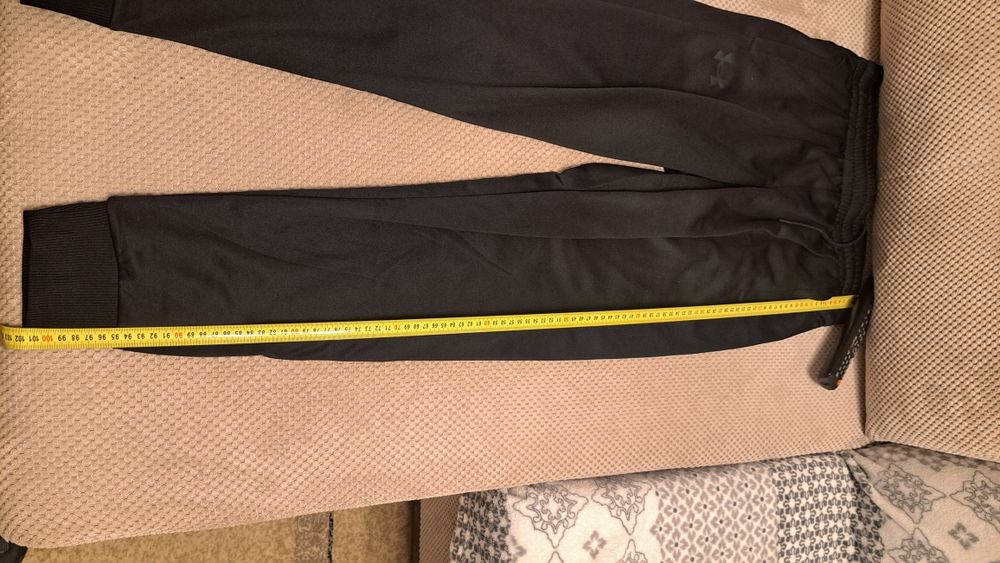 Nowe Spodnie Dresowe Sportowe Under Armour  w rozmiarze M