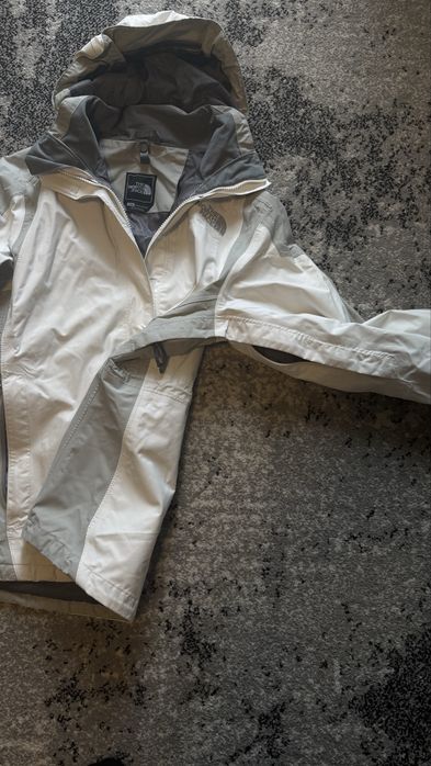 Жіноча вітровка The North Face HyVent