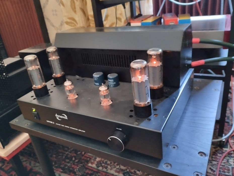 Amplificador a válvulas, Dynavox VR70E-2