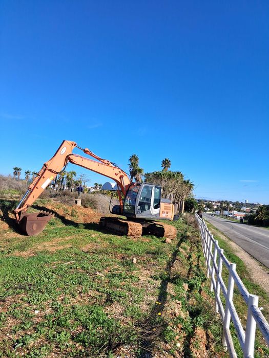 Vendo Giratória Hitachi ZN 130 LCN 3, de 2009