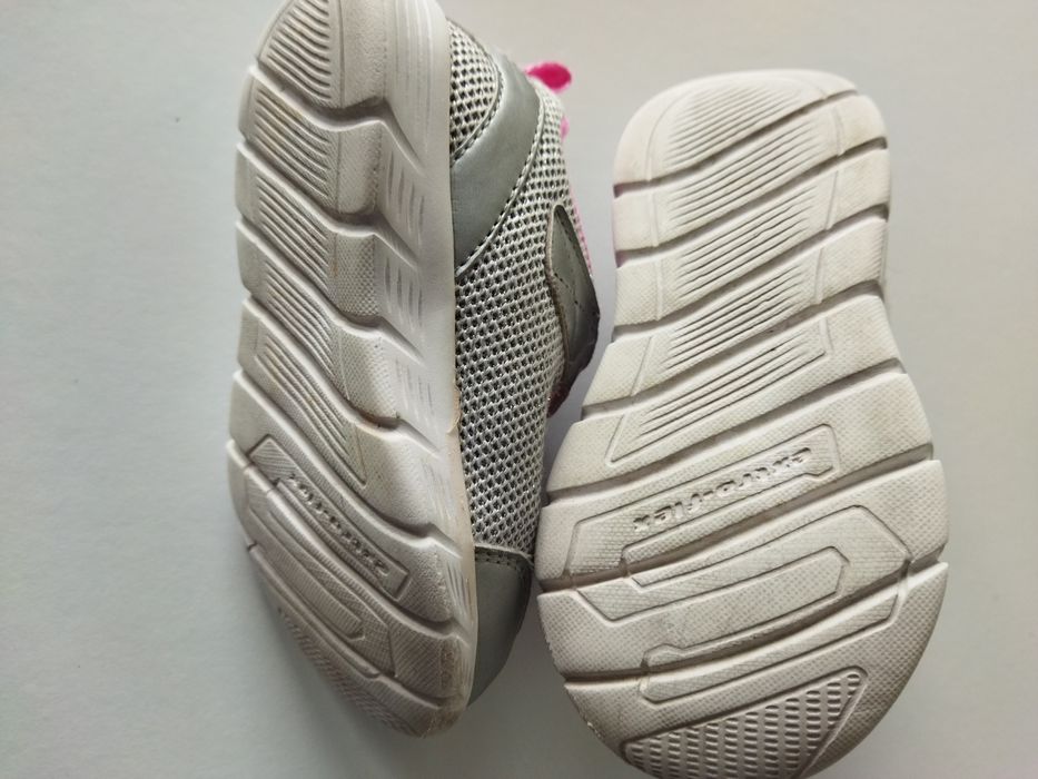 Skechers  unicórnio e Adidas neo TAM 22