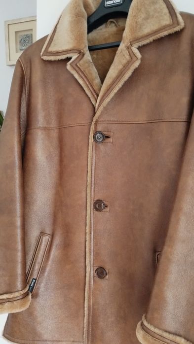 Piękny męski kożuch skórzany.