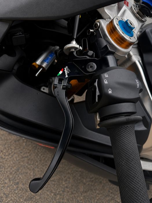 Aprilia RSV4 factory 2016