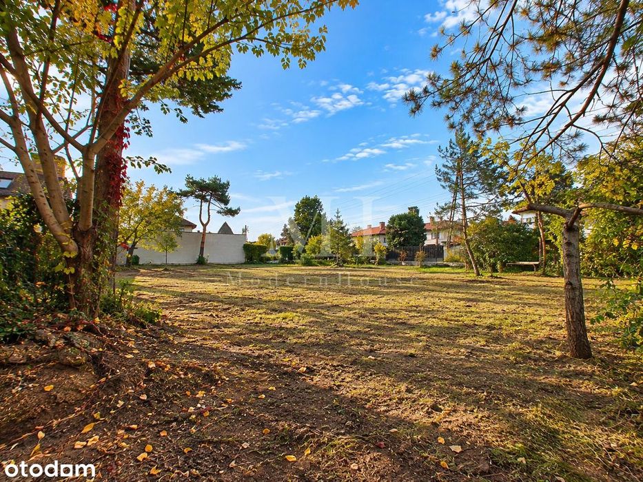 Telek, 821 m²