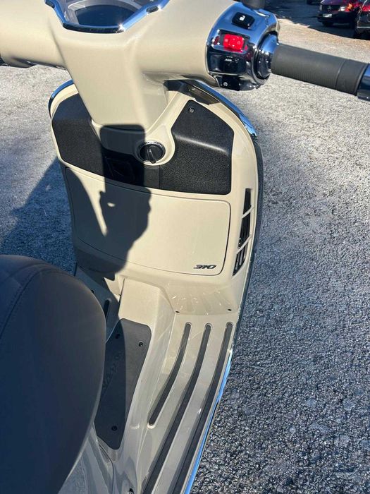 VESPA 310 de 2025 com 4 800  -   6.300€ (como nova)
