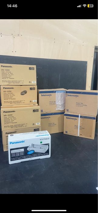 Lote de 24 toners HP, Panasonic e tektronix