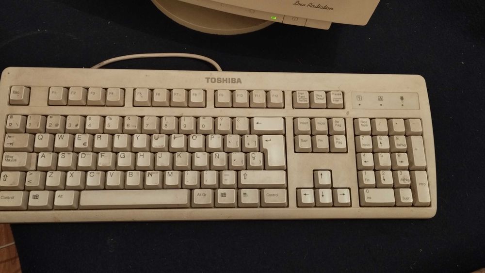 Desktop Toshiba Equium 3100 antigo