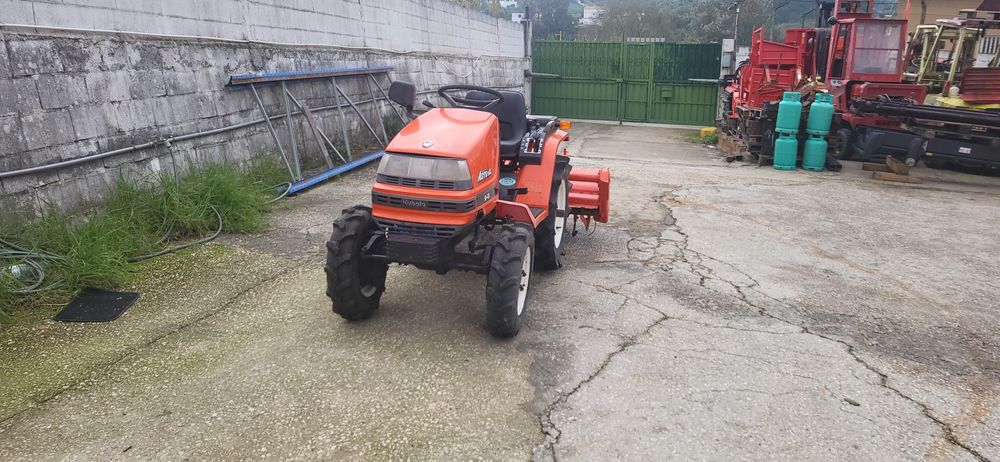 Tratror kubota  a 13 com frese