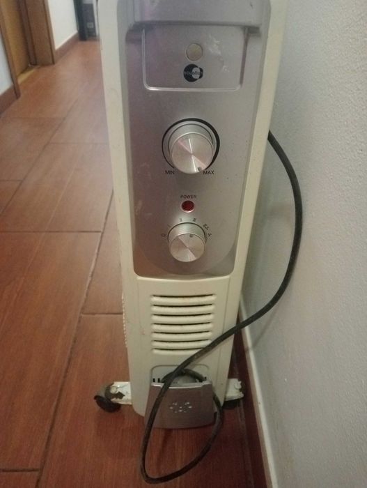 Radiador a óleo usado