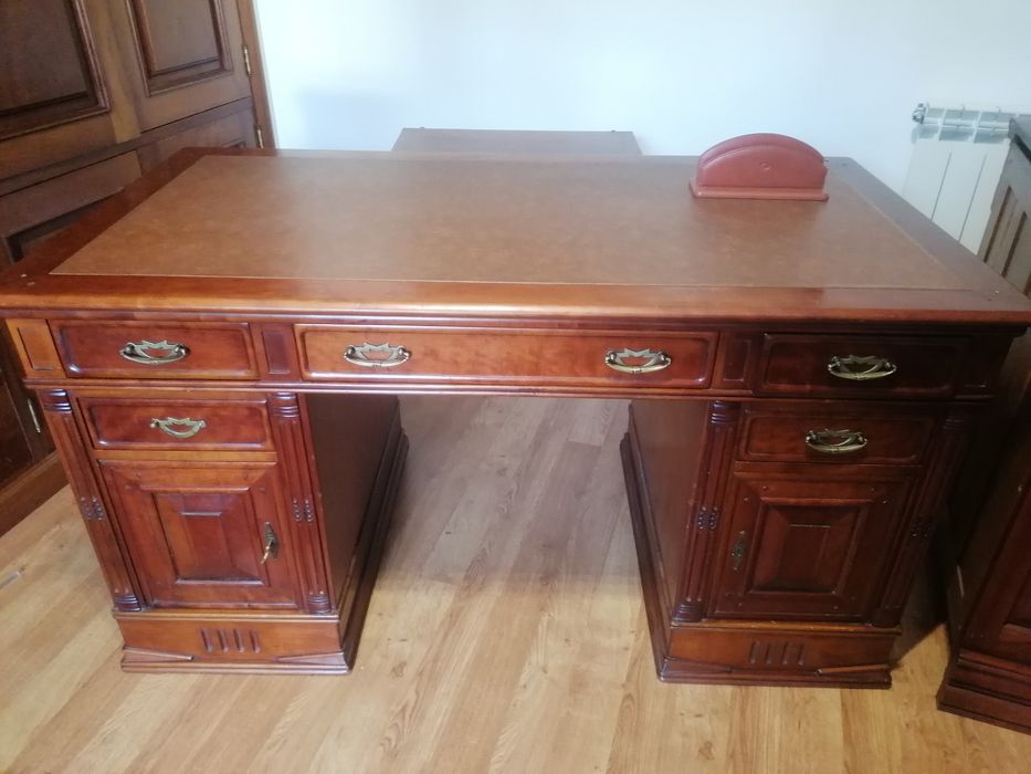 Secretária Brazão com duas frentes