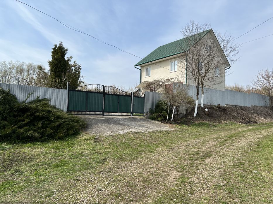 Будинок на березі р. Дністер