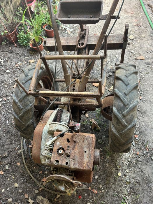 Motocultivador Antigo Bouyer – Para Peças, Restauro ou Decoração Rústica