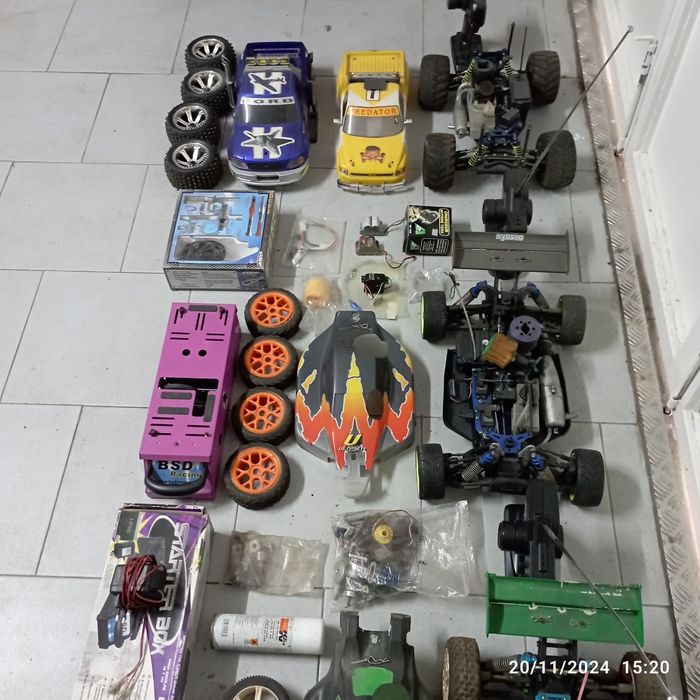 Conjunto de carros telecomandados a gasolina