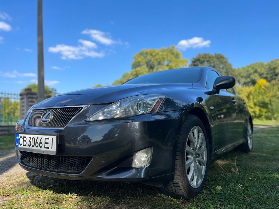 Продам Lexus is 220d