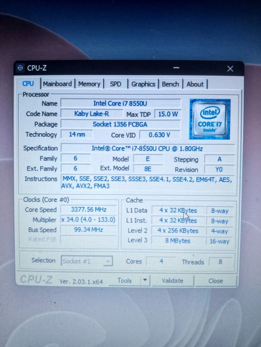 Dell Inspiron 15  5570 Core i7-8550U/AMD Radeon 530 4GB GDDR5