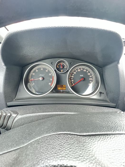 Свіжопригнаний Опель Зефіра з Німеччини