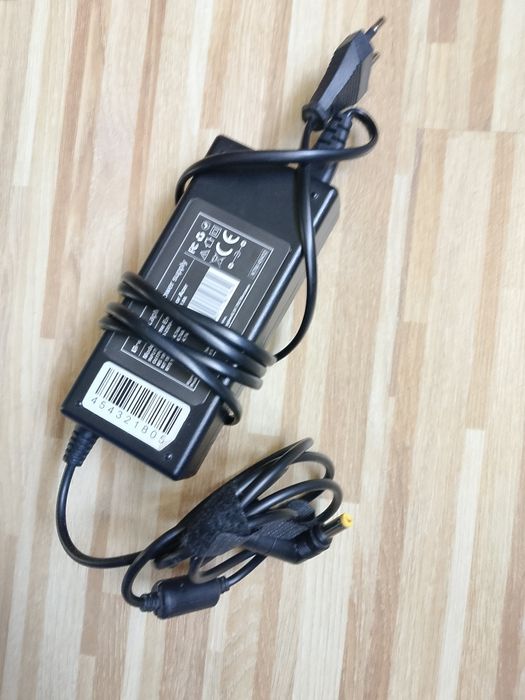 Zasilacz do laptopa
