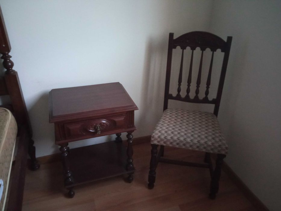 Mobília de quarto completa em mogno