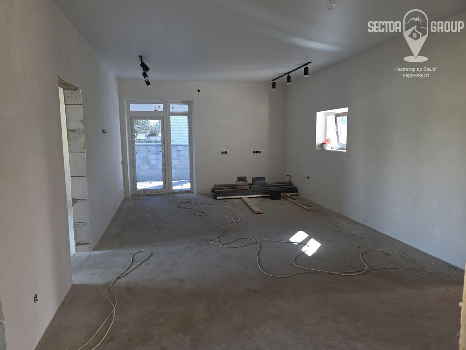 Напроти лікарні. 100кв.м., 2 тераси, 6 соток.