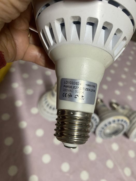9 lampadas LAD  PAR 30, E27,citizen,21w, 220 VAC, 5000 k