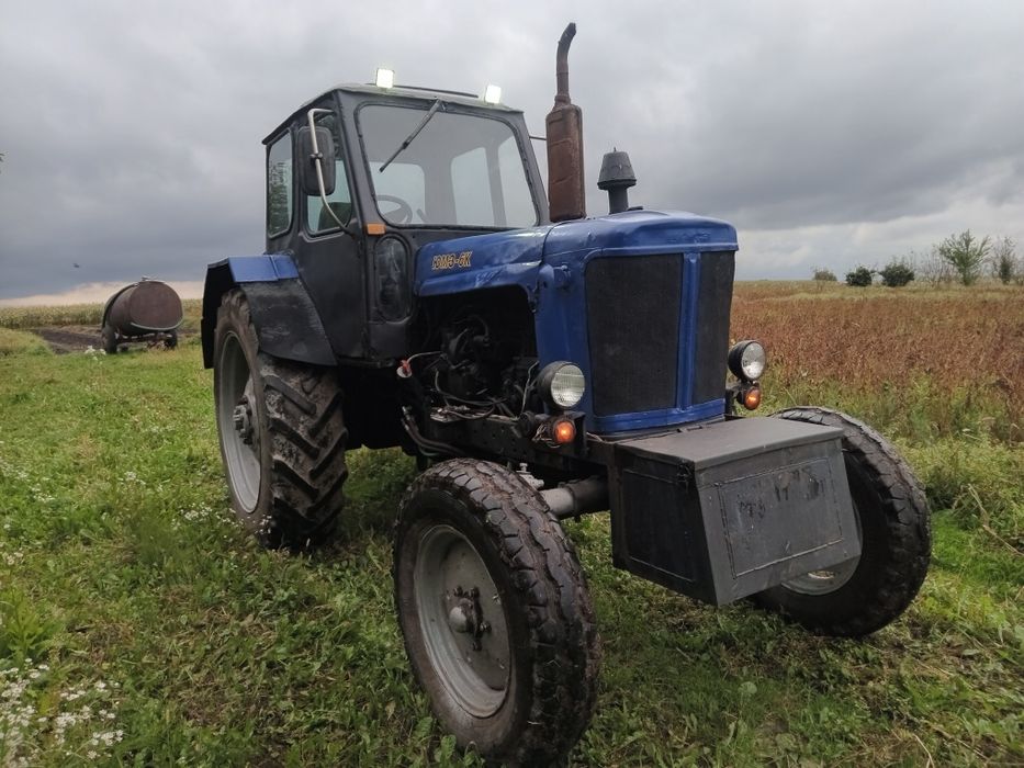 Трактор ЮМЗ-6АЛ на стартері та дозаторі
