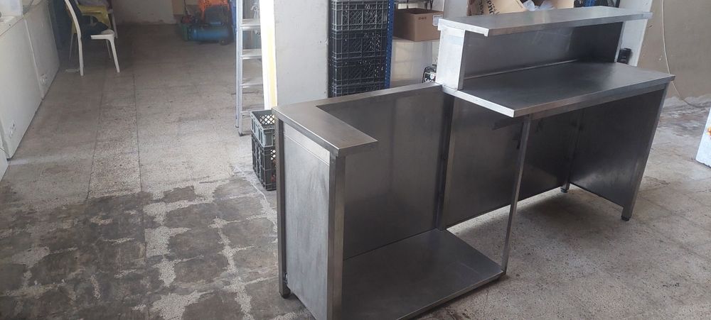 Movel em inox com bescosso de cavalo