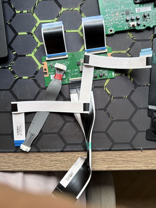 Elektronika RSAG7.820. z TV Hisense