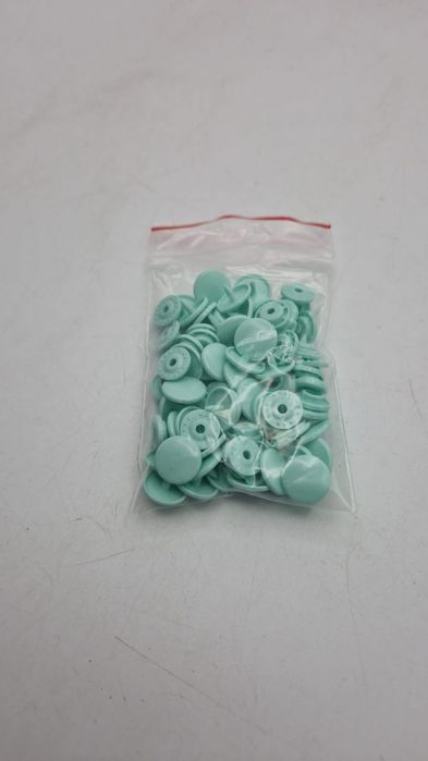 Zatrzaski plastik miętowe 46 szt.