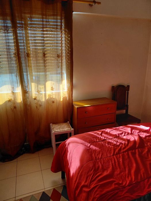 Quarto para arrendar em camarate