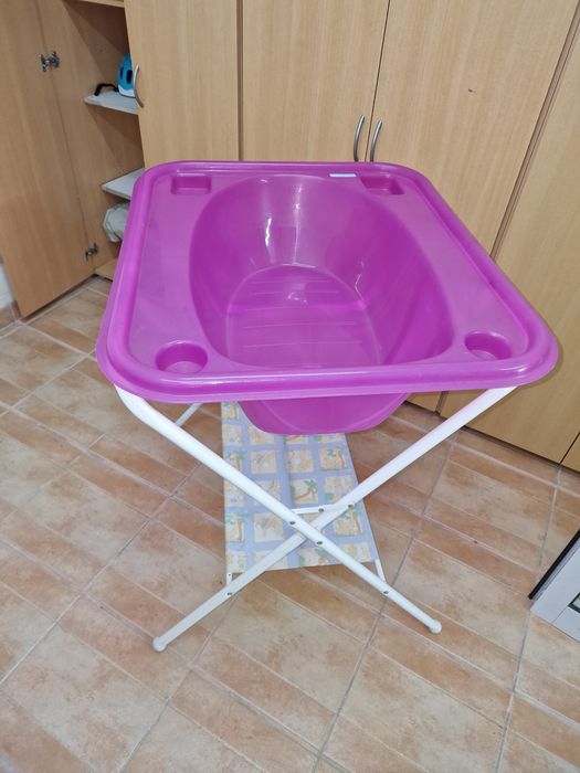 Banheira de bebe. Bom estado. Vendo para desocupar.