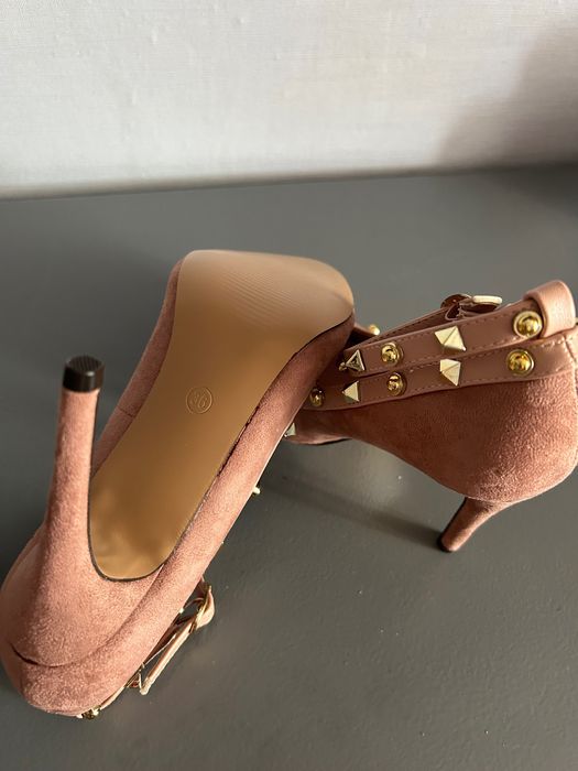 Туфлі на каблуку