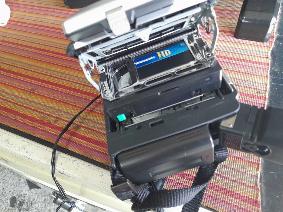 camera de filmar com alguns anos como nova.