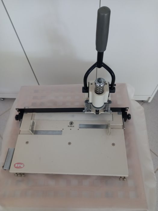 Furador profissional SPC Filepecker IX - até 300 folhas  manual