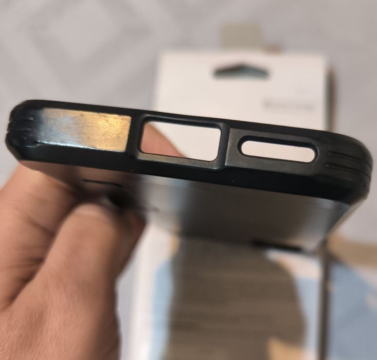 Capa Spigen - Xiaomi note 11pro 5g 
A marca atrás é do aplique do quad