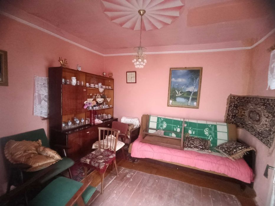 НЕВЕЛИКИЙ 54 кв.м., КОМПАКТНИЙ будинок у житловому стані, тиха вулиця