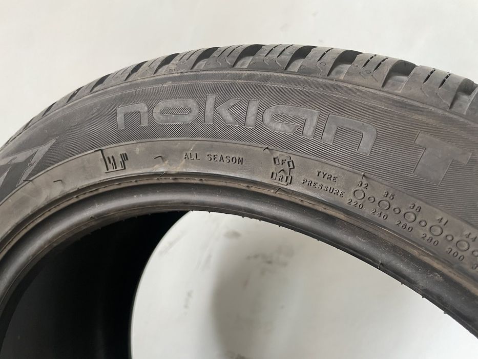 Практично нові всесезонні шини Nokian 235/45 R18 (8мм)